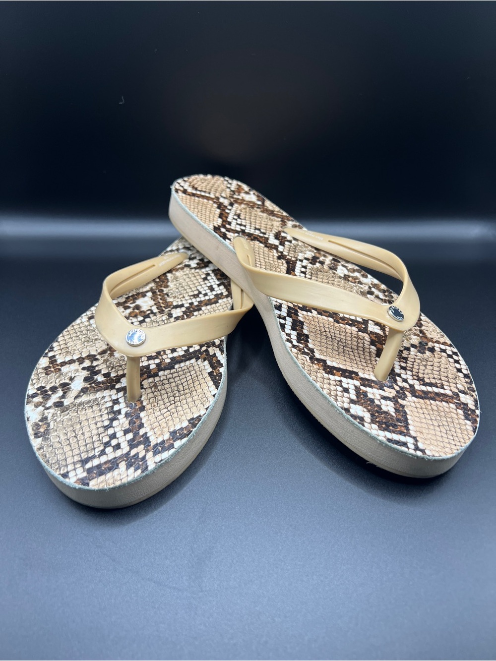 J/Slides NYC Women's Snake Print Flip-Flops Beach Poolside Tan Size 7 M